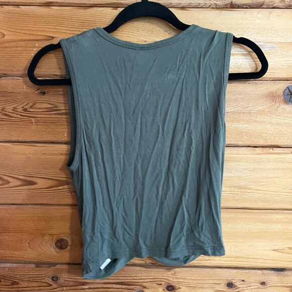 Good American THE KNOT A QUITTER TANK in Olive Size 2 - Picture 3 of 6